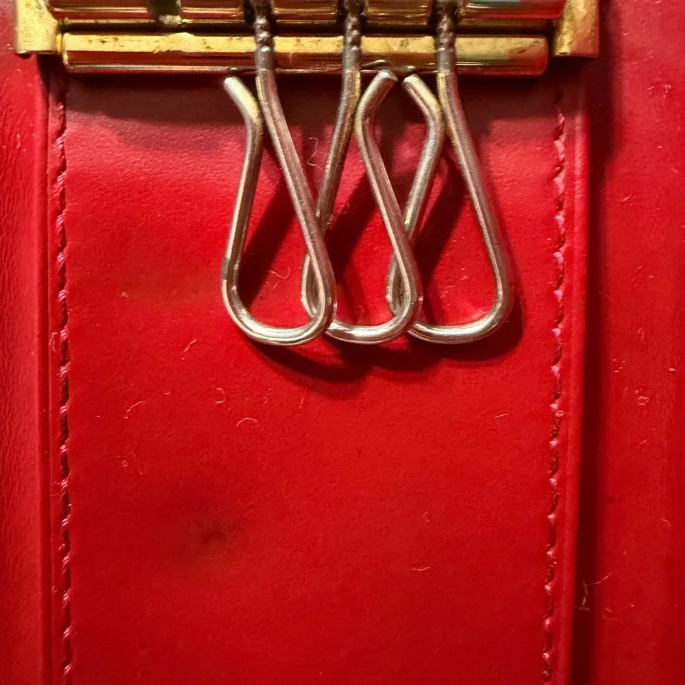 Authentic Louis Vuitton Vernis Red 4 Key Holder LV Key Case